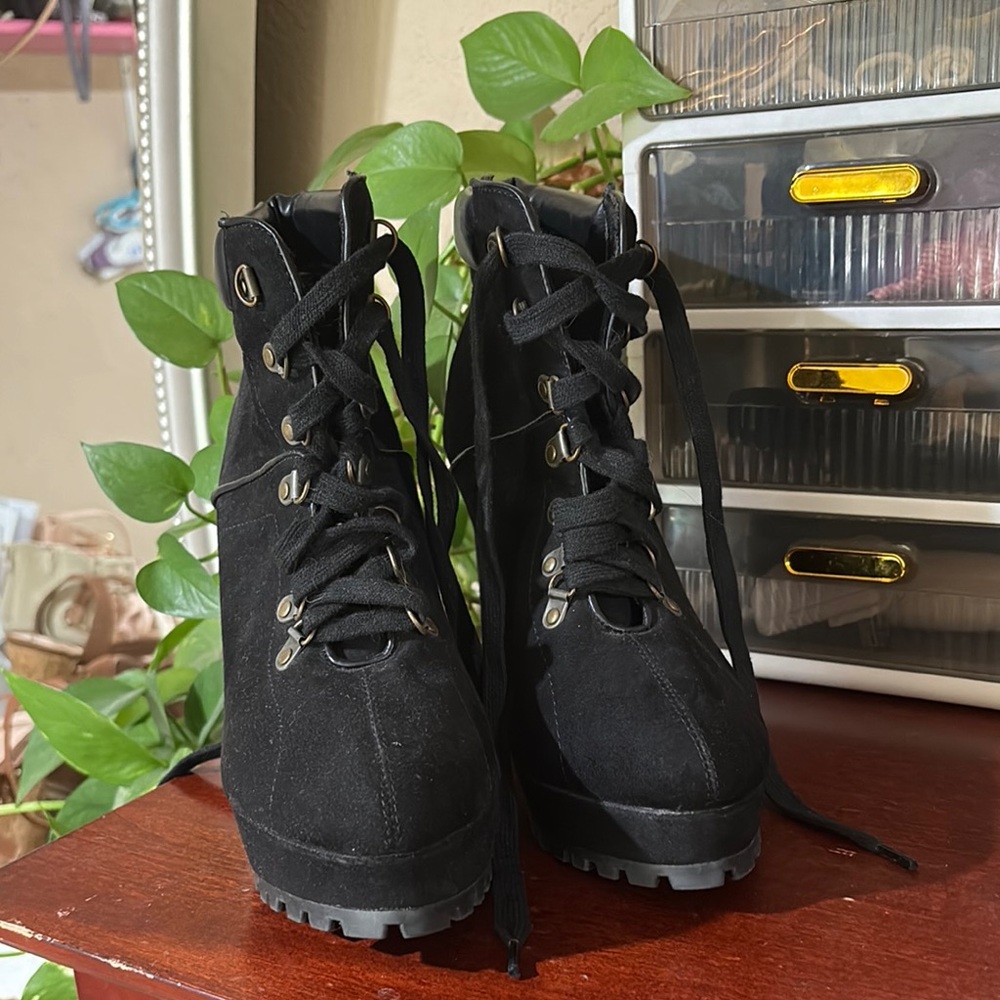 Shoe Dazzle Black Heeled Boots